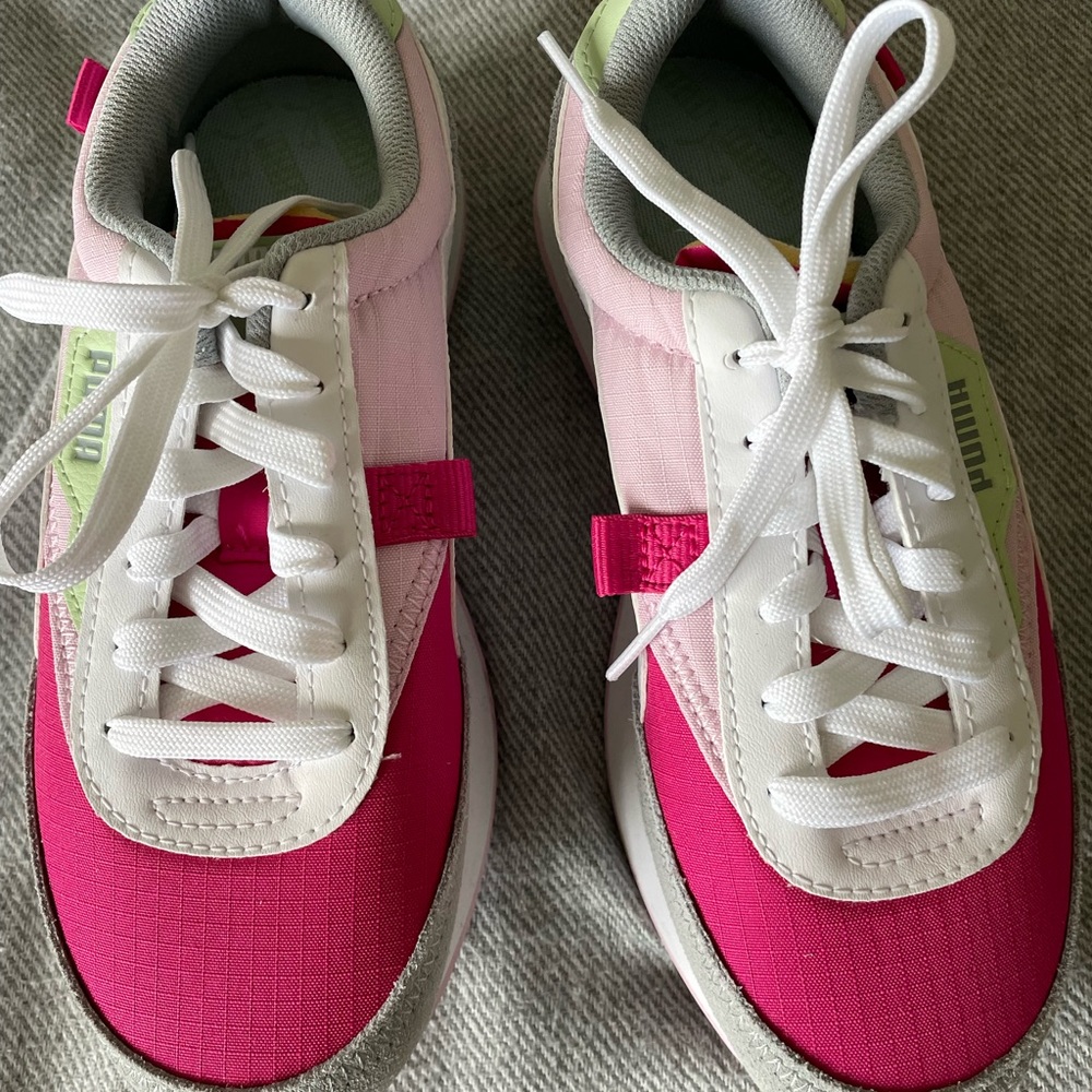 PUMA WOMENS CITY RIDER SNEAKERS